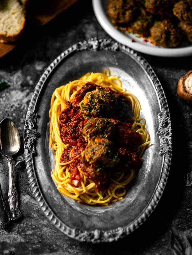 Italian Style Spaghetti Sauce and Meatballs